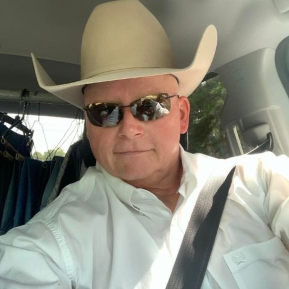 Meet your Posher, Chris - Picture 1 of 1